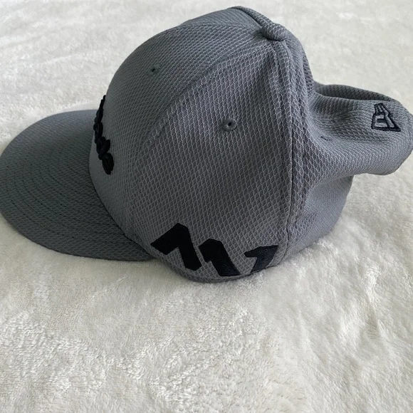 TaylorMade golf hat - Picture 2 of 4